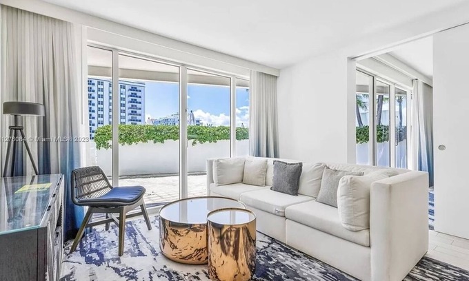 Central Beach Apartment | The W Beachfront Cool Corner