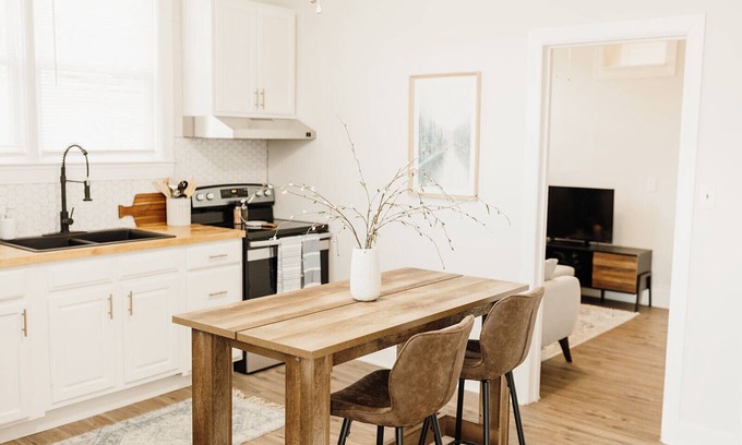 Lexington Apartment | The Walton House #3, A beautifully furnished cottage in the heart of Lexington