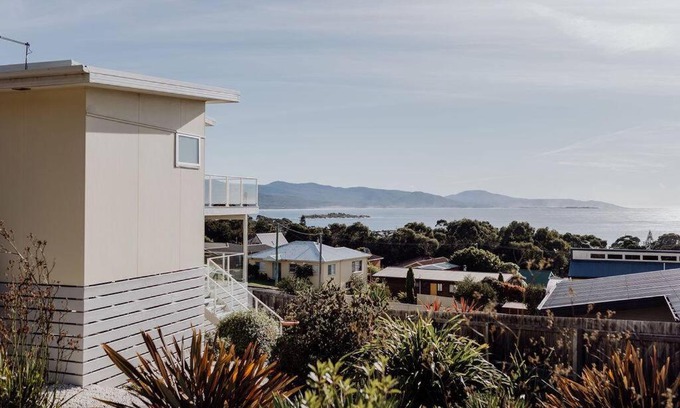 Bicheno House | The Watch House - Panoramic Views of Bicheno Ocean