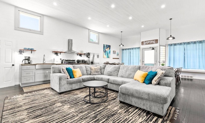 Oconto House | The Waterfront- Game Room!Movie Theatre! 6 Bedrooms! Bunk Room!