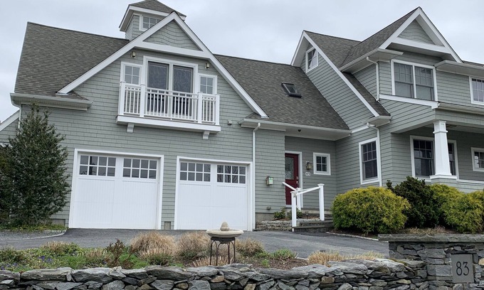 Jamestown Apartment | The Waves® Carriage House ApartmentnSpecial Off-Season Package Oct - May