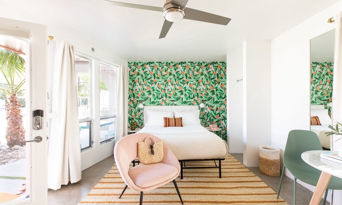 Tahquitz River Estates Hotel | The Wesley Studio 6 by AvantStay | Stylish Queen Studio w/Patio Access
