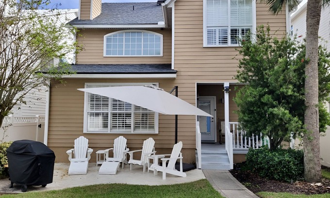 Jacksonville Beach House | The Whale | On-site parking 3 blocks to Jax Beach