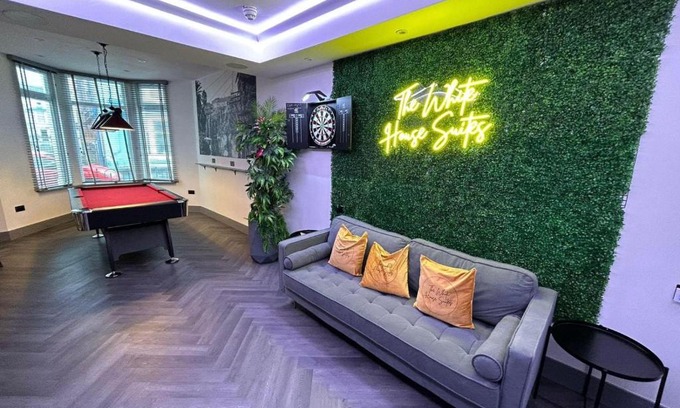 Blackpool Town Center House | The White House New York Suites