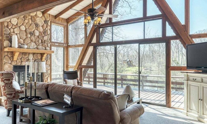 Wright City Ski Chalet | The Wild Heron by StayLage