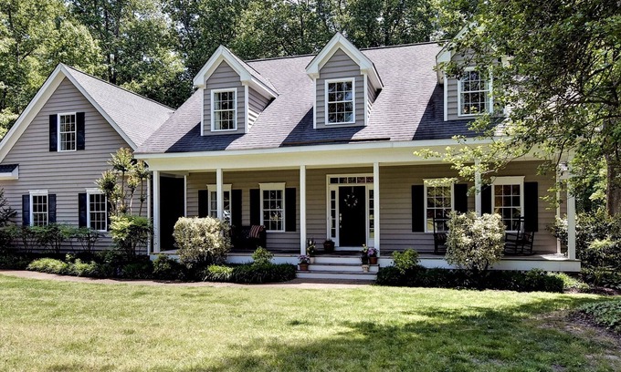 Norge House | The Williamsburg Retreat - Gorgeous Private Acreage