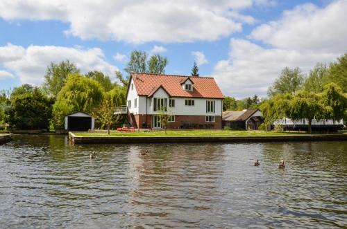 Wroxham House | The Willows Wroxham