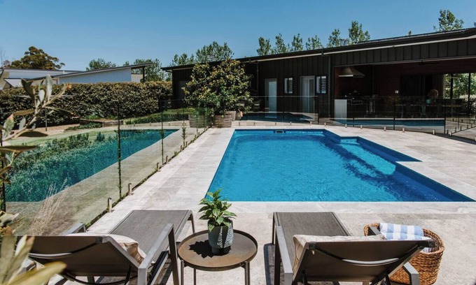 Bombira House | The Wine Manor Lavish Poolside Living