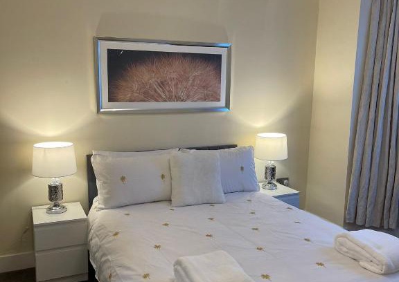 Roding House | The Woodford Home