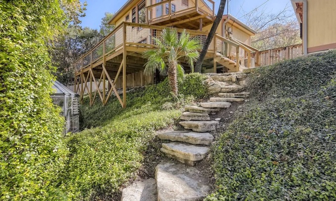 Yacht Harbor House | The Yellow Treehouse by the Lake - NO CLEANING FEES!