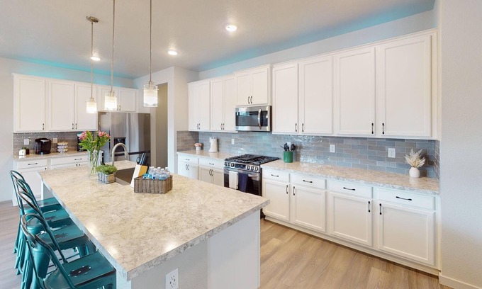 Kuna House | The Yosemite in Kuna, 5 bed 4 bath Oversized home with plenty of room for fun.