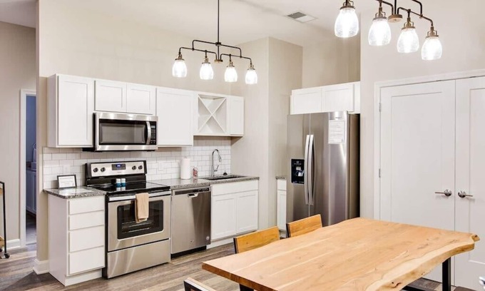 Downtown Louisville Condo | Theatre District, Gym Access, Free Parking