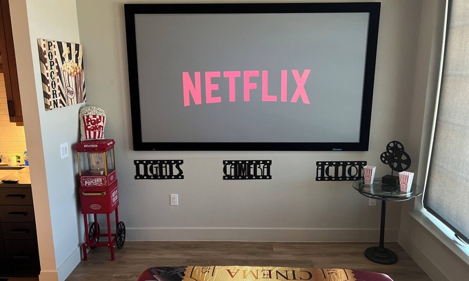 Downtown Dallas Apartment | Theatre Suite ~ City Views ~ Secret Game Room ~