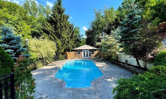 Goshen House | TheGoshenGetawaysHeatedPoolHotTubPetFriendlySki