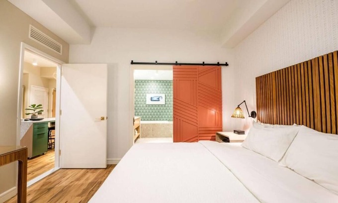 Bay Lake Hotel | Theme Park Paradise: Pet-friendly Accommodation with Free Breakfast and Shuttle!