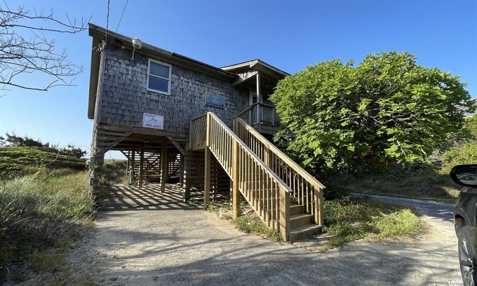 Hatteras Cottage | They say it's all about the location.Well look no further than Time & Tide!