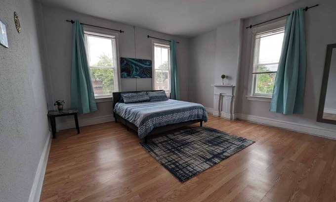 Benton Park West Apartment | Third Floor King Bed w/Off-Street Parking Near SSM/Children's Hospital