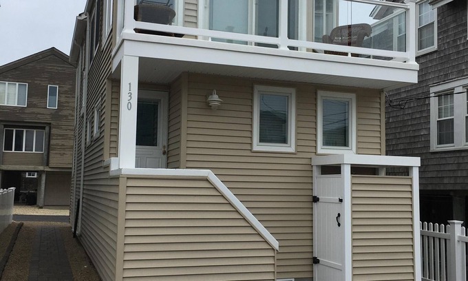 Ship Bottom House | THIRD FROM THE BEACH - OCEAN & BAY VIEWS FROM THE ROOFTOP; SUNRISES & SUNSETS