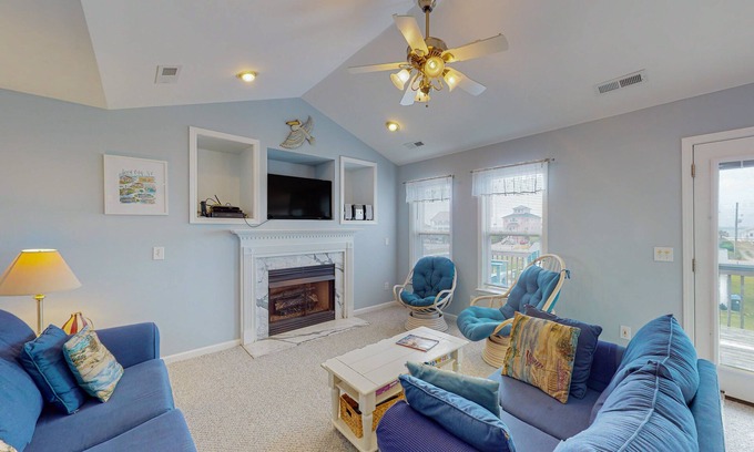 Surf City House | Third-row home near golf with beach access, W/D, deck, AC, hot tub