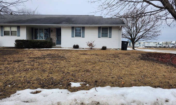Green Bay House | This 5-bedroom house is under an hour drive to Lambeau Field.