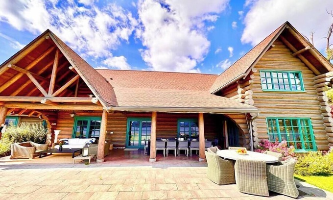 Coeur d'Alene Cabin | This 5 Bedroom Lodge has both History & Luxury while being surrounded by nature
