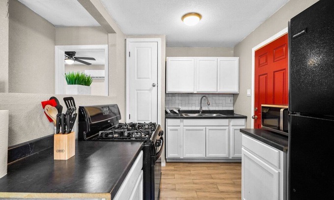 El Paso Apartment | This apartment is a 1 bedroom(s), 1 bathrooms, located in El Paso, TX.