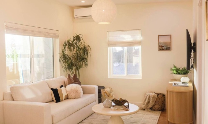 Townsite Apartment | This apartment is a 1 bedroom(s), 1 bathrooms, located in Oceanside, CA.