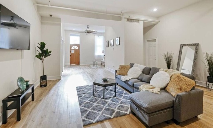Olde Kensington Apartment | This apartment is a 3 bedroom(s), 2 bathrooms, located in Philadelphia, PA.