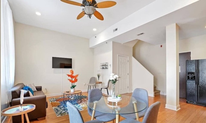Northern Liberties Apartment | This apartment is a 2 bedroom(s), 2 bathrooms, located in Philadelphia, PA.