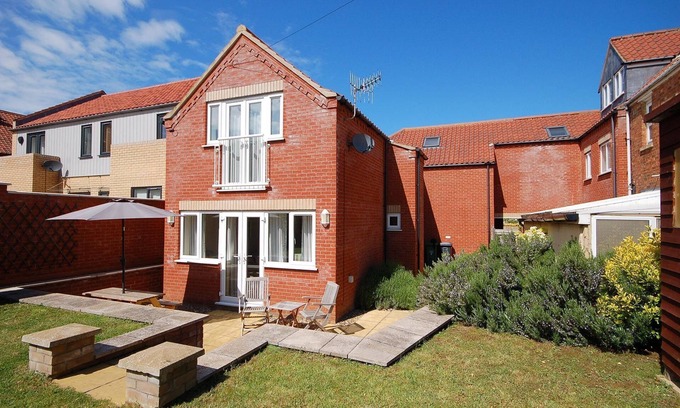 Sheringham House | This attractive modern holiday home is an ideal place to come relax & unwind throughout the year