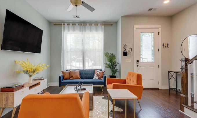 Nashville Condo | This condominium is a 2 bedroom(s), 2.5 bathrooms, located in Nashville, TN.