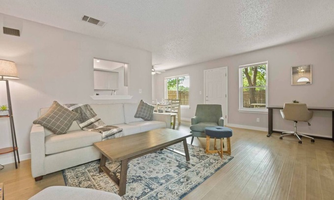 Springwoods Apartment | This duplex is a 2 bedroom(s), 2.5 bathrooms, located in Austin, TX.