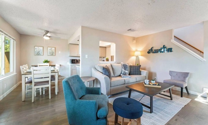 Springwoods Apartment | This duplex is a 2 bedroom(s), 2.5 bathrooms, located in Austin, TX.