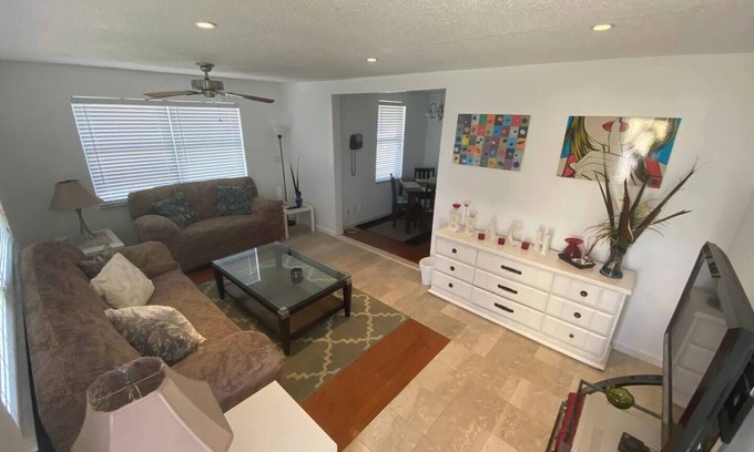 New Smyrna Beach Apartment | This duplex is a 1 bedroom(s), 1 bathrooms, located in New Smyrna Beach, FL.