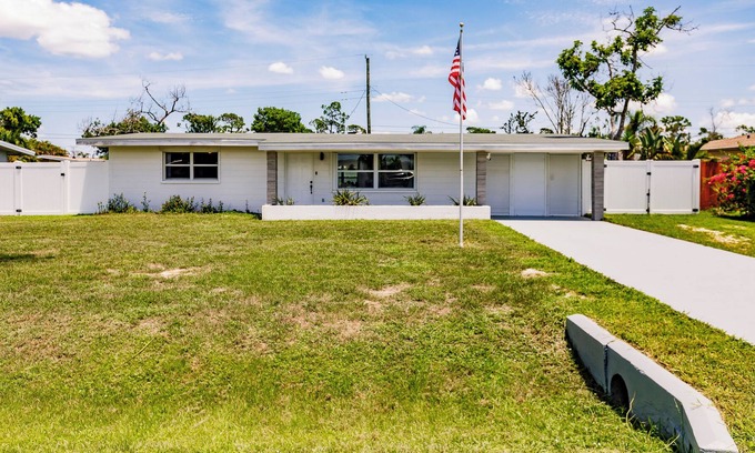 Villas House | This home is in the heart of Fort Myers, placing you close to everything!