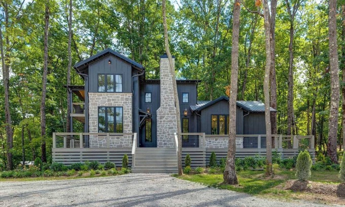 Tracy City House | This house is a 3 bedroom(s), 2 bathrooms, located in Tracy City, TN.