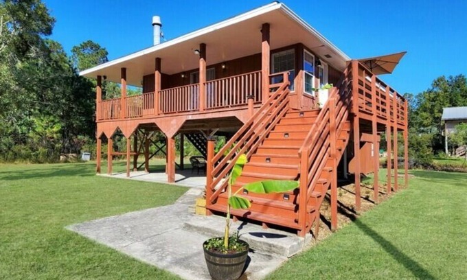 Shoreline Park House | This house is a 3 bedroom(s), 2 bathrooms, located in Bay St. Louis, MS.