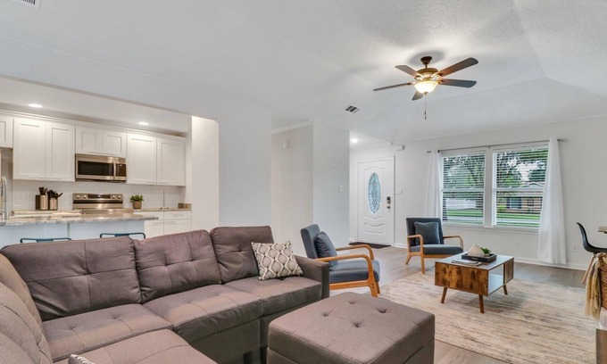 Pooler House | This house is a 4 bedroom(s), 2 bathrooms, located in Pooler, GA.