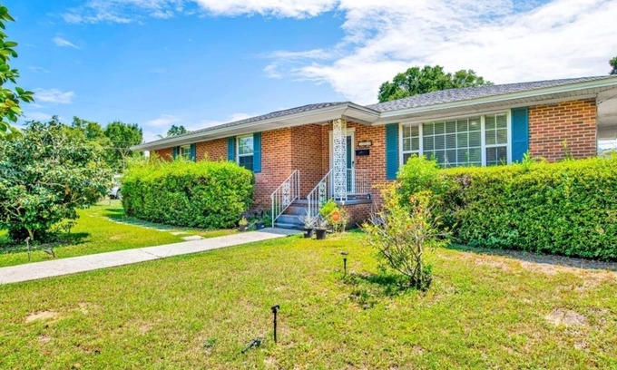 East Pensacola Heights House | This house is a 6 bedroom(s), 3 bathrooms, located in Pensacola, FL.