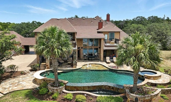 Rocky Ridge House | This house is a 6 bedroom(s), 5 bathrooms, located in Austin, TX.