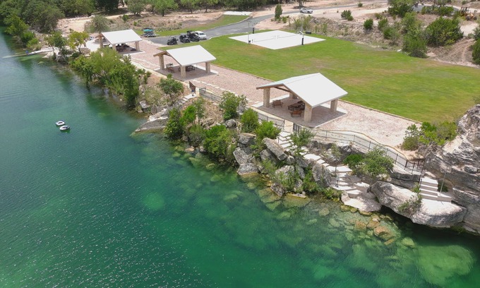 Uvalde Cabin | This is THE place for big groups.