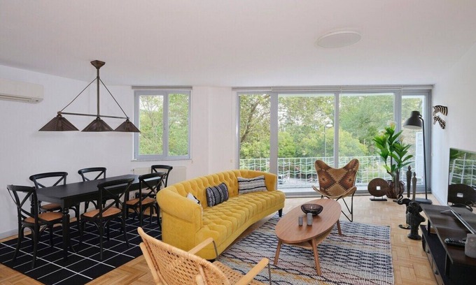 Bebek Apartment | This modern bright gorgeous 2bedroom, 1bathroom spacious home is situated right across Bebek Park