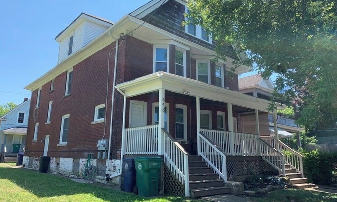 Downtown Niagara Falls House | This Old House - 10 Minute Walk to the Falls