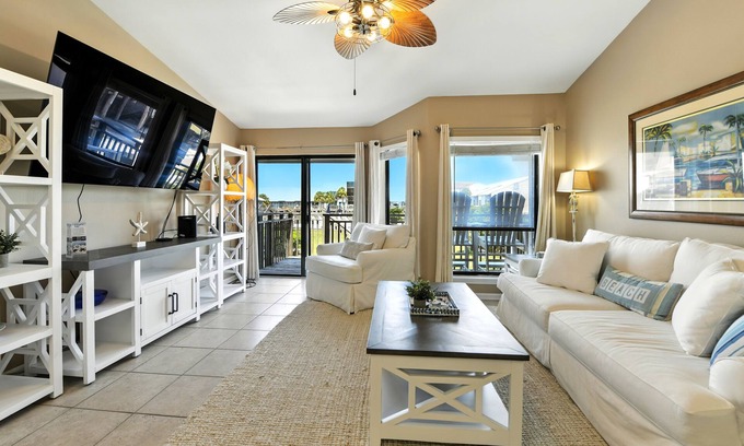 East End House | This pool front townhome with beach views is just the ticket for your Island vacation experience.