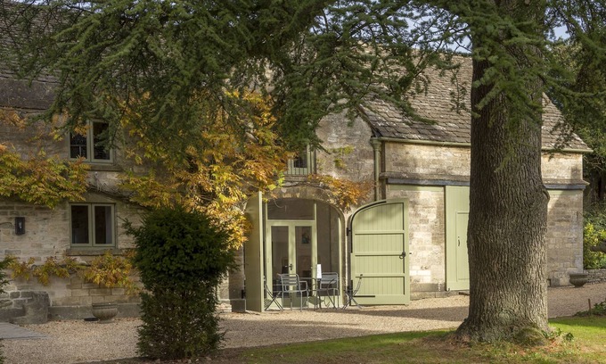Minchinhampton House | This property is one of two adjacent cottages that have been fully refurbished.