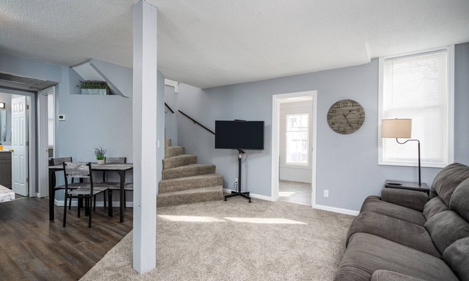 Nims House | This property is conviently located in Lakeside, within minutes from the Lake.