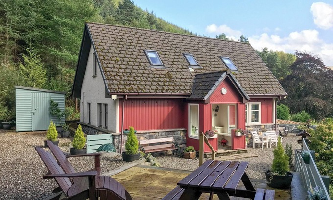 Callander Cottage | This property was formerly known as Loch View Cottage.