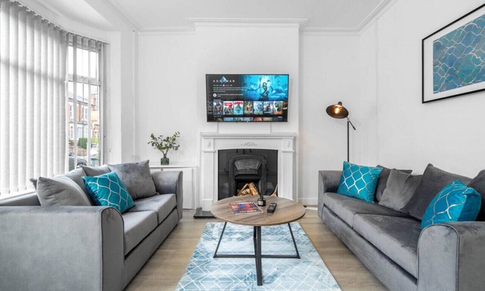 Smethwick House | This terraced house comes with 3 bedrooms, free on-street parking & garden.