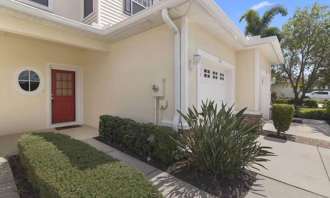 Lakeside Plantation House | This townhouse is a 3 bedroom(s), 2.5 bathrooms, located in North Port, FL.