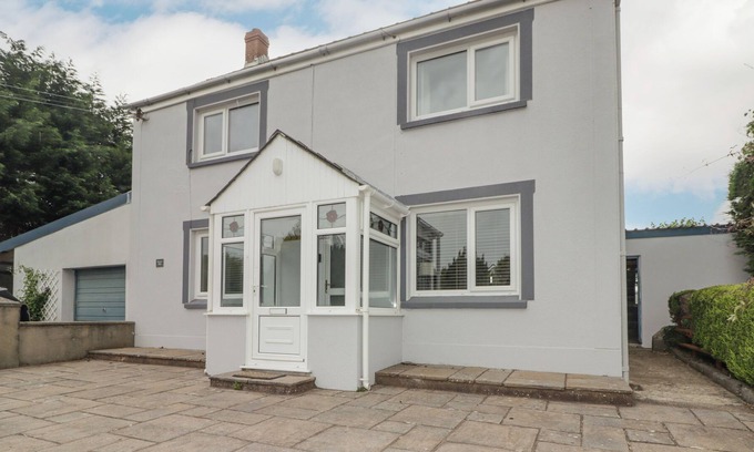 Boncath Cottage | THORN VILLA, family friendly, with a garden in Newcastle Emlyn
